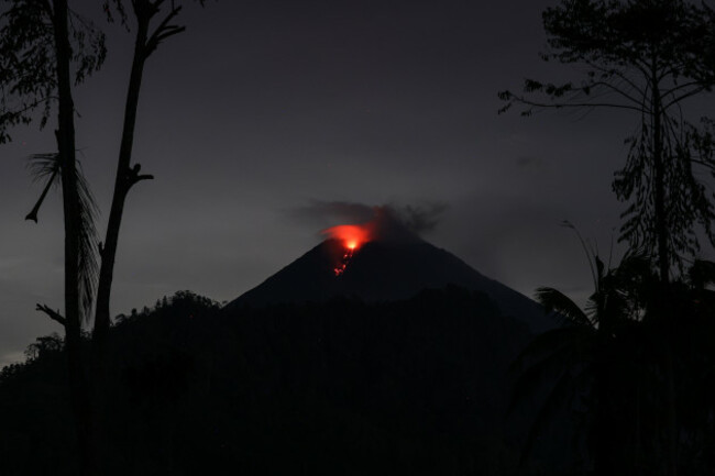 indonesia-lumajang-mount-semeru