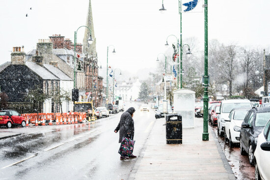 sleet-and-snow-fall-in-biggar-town-centre-south-lanarkshire-as-storm-barra-hits-the-uk-and-ireland-with-disruptive-winds-heavy-rain-and-snow-on-tuesday-picture-date-tuesday-december-7-2021