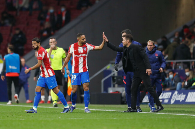 madrid-spain-4th-dec-2021-l-r-matheus-cunha-diego-simeone-atletico-footballsoccer-cunha-and-simeone-celebrate-after-cunhas-goal-during-spanish-la-liga-santander-match-between-club-atlet
