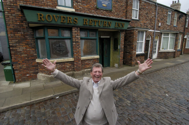 johnny-briggs-aka-mike-baldwin-bids-farewell-to-coronation-street-entertainment-actor-2000s-smiling