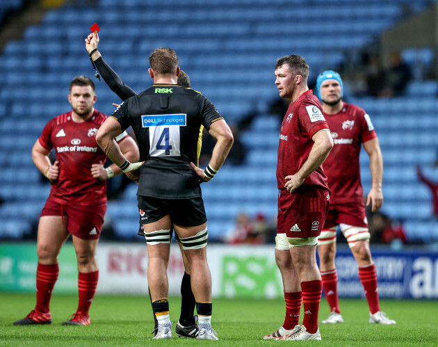 brad-shields-receives-a-red-card-from-romain-poite