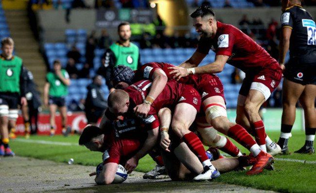 patrick-campbell-celebrates-a-try-with-his-teammates