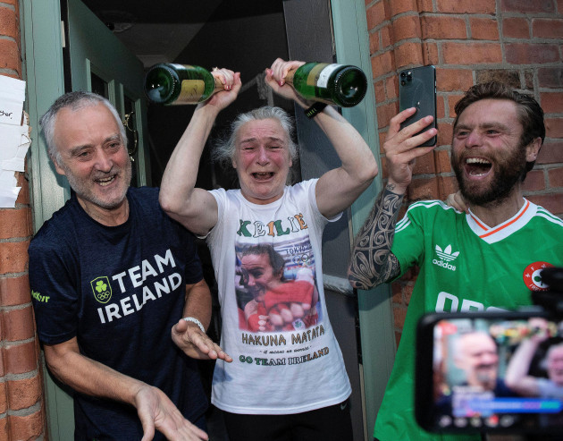 the-family-of-irish-boxer-kellie-harrington-left-to-right-father-christy-harrington-mother-yvonne-harrington-and-brother-christopher-harrington-celebrate-outside-the-family-home-in-dublin-after-ke