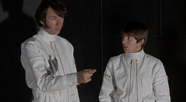 los-angeles-ca-usa-michael-nesmith-and-davy-jones-in-a-scene-in-c-raybert-productionscolumbia-pictures-film-head-1968-director-bob-rafelsonwriters-bob-rafelson-and-jack-nicholsonsource