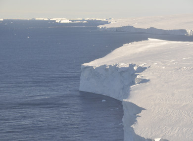 ice-front-of-thwaites-glacier2_david-vaughan-390x285