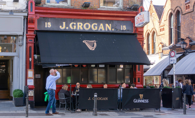 grogans-castle-lounge-sth-william-street-once-a-well-known-haunt-of-a-literary-and-artistic-set-it-is-one-of-dublins-most-popular-pubs