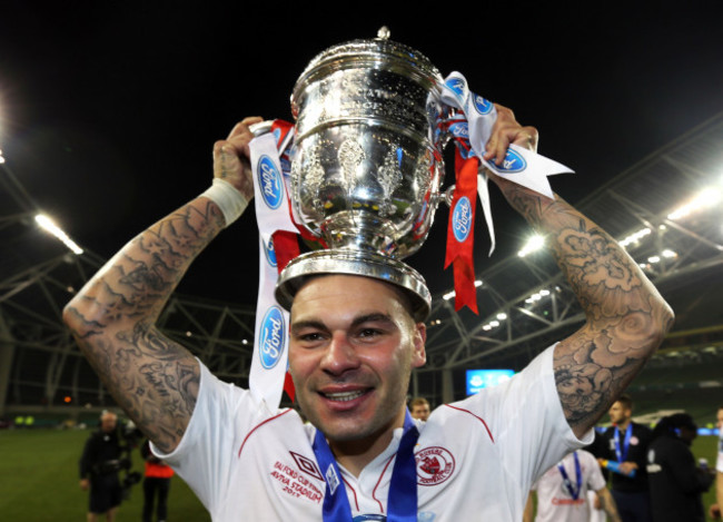 anthony-elding-celebrates-with-the-cup