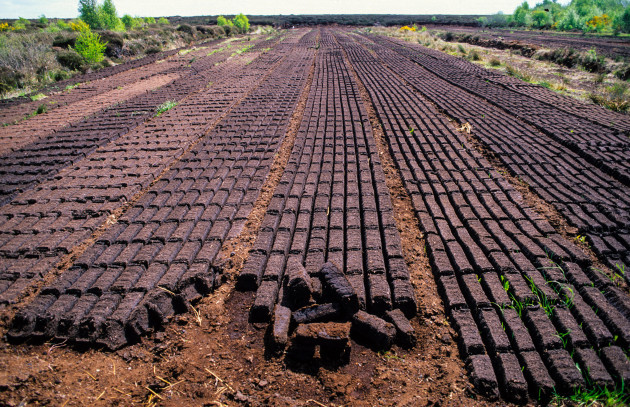 peat-cutting-for-fuel-roundstone-blanket-bog-connemara-county-galway-ireland-eu