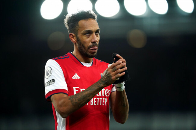 arsenals-pierre-emerick-aubameyang-applauds-the-fans-after-the-premier-league-match-at-goodison-park-liverpool-picture-date-monday-december-6-2021