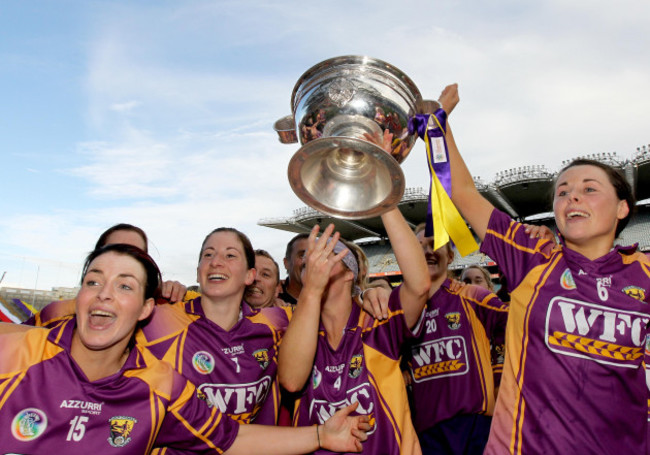 ursula-jacob-deirdre-codd-karen-atkinson-and-mary-leacy-clebrate-with-the-trophy