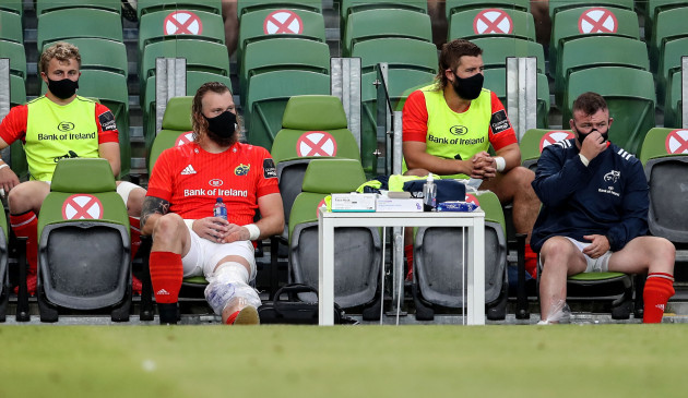 rg-snyman-watches-from-the-bench-due-to-a-knee-injury