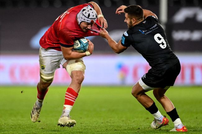 fineen-wycherley-is-tackled-by-rhys-webb