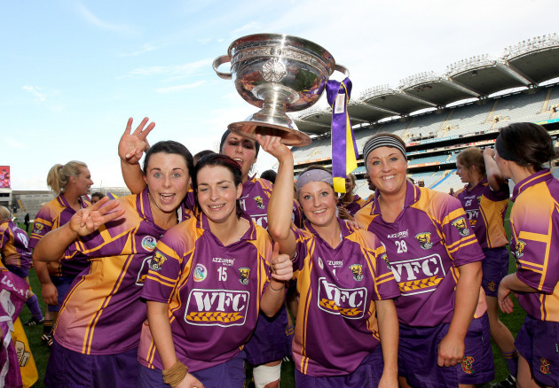 mary-leacy-una-leacy-karen-atkinson-and-coleen-atkinson-clebrate-with-the-trophy