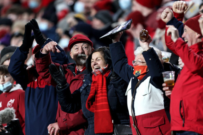 munster-fans-celebrate-jack-odonoghues-try