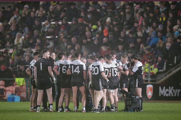 kilcoo-huddle-at-half-time-of-extra-time