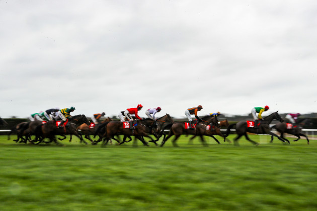 a-view-of-riders-and-runners-in-the-irish-daily-star-christmas-handicap-hurdle