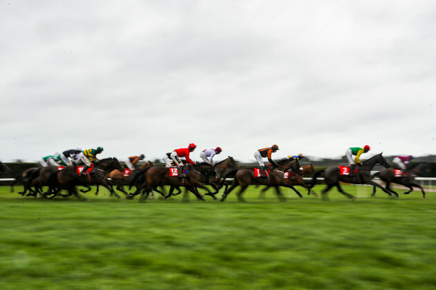 a-view-of-riders-and-runners-in-the-irish-daily-star-christmas-handicap-hurdle