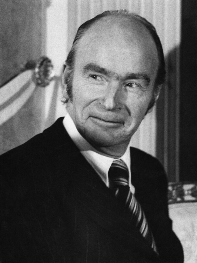 hillery-patrick-2-5-1923-12-4-2008-irish-politician-and-staatsman-president-of-ireland-1976-1990-portrait-prince-carl-palais-munich-10-2-1977