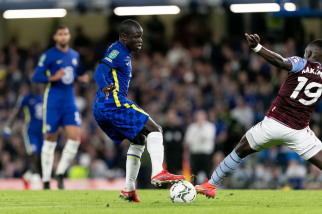 london-uk-sept-22nd-ngolo-kante-of-chelsea-controls-the-ball-during-the-carabao-cup-match-between-chelsea-and-aston-villa-at-stamford-bridge-london-on-wednesday-22nd-september-2021-credit-juan