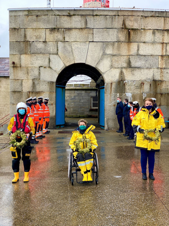 Wreath bearers FV