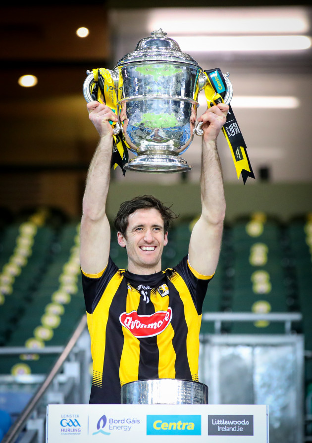 colin-fennelly-lifts-the-bob-okeeffe-cup-with-his-team-as-leinster-senior-hurling-champions