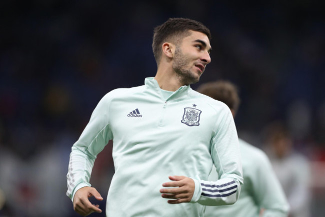 milan-italy-10th-october-2021-ferran-torres-of-spain-during-the-warm-up-prior-to-the-uefa-nations-league-final-match-at-stadio-giuseppe-meazza-milan-picture-credit-should-read-jonathan-moscrop