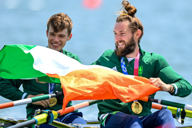 fintan-mccarthy-and-paul-odonovan-with-their-gold-medals