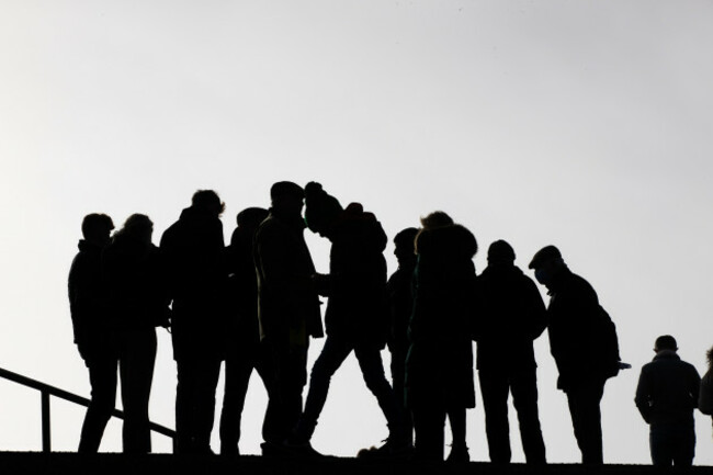 racegoers-ahead-of-todays-card-at-tramore