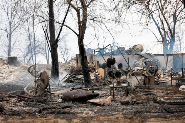 december-31-202-louisville-colorado-usa-aftermath-in-the-neighborhood-between-harper-lake-and-s-centennial-parkway-in-louisville-co-following-the-marshall-fire-that-spread-rapidly-into-louisvill