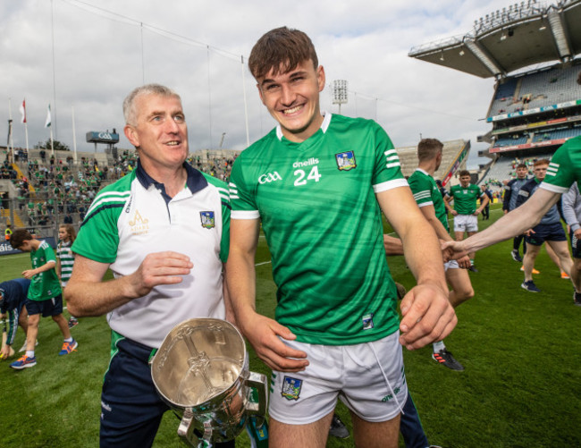 john-kiely-celebrates-with-cathal-oneill