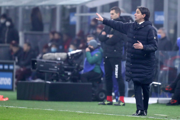 simone-inzaghi-head-coach-of-fc-internazionale-gestures-during-the-serie-a-match-between-fc-internazionale-and-torino-fc-at-stadio-giuseppe-meazza-on-december-22-2021-in-milan-italy