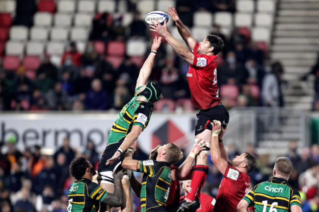 sam-carter-and-alex-coles-in-a-line-out