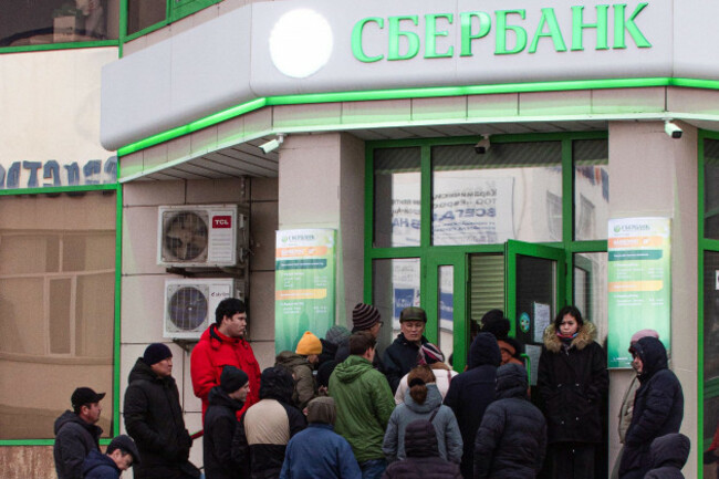 aktau-kazakhstan-january-6-2022-people-gather-outside-a-sberbank-branch-in-the-night-of-january-6-internet-connection-was-lost-across-the-country-payment-systems-stopped-working-as-well-citiz