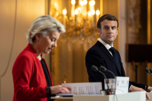 paris-france-07th-jan-2022-french-president-emmanuel-macron-and-european-commission-president-ursula-von-der-leyen-give-a-press-conference-after-a-meeting-at-the-elysee-presidential-palace-in-pari