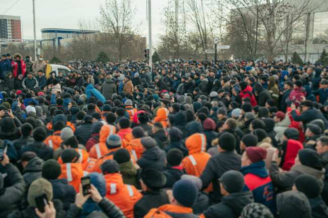 aktau-kazakhstan-4th-jan-2022-people-protest-the-liquefied-petroleum-gas-price-rise-in-yntymak-square-the-price-that-was-raised-on-january-1-2022-was-lowered-from-0-27-to-0-11-after-a-meeting