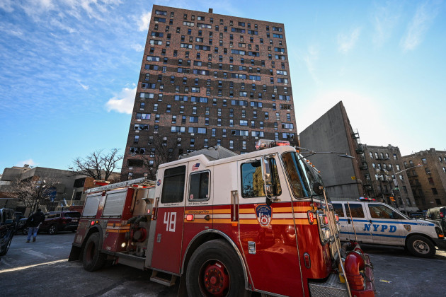 new-york-usa-10th-jan-2022-the-exterior-of-the-twin-parks-north-west-residential-apartment-building-shows-signs-of-the-fire-that-left-at-least-19-people-dead-including-nine-children-in-the-bronx