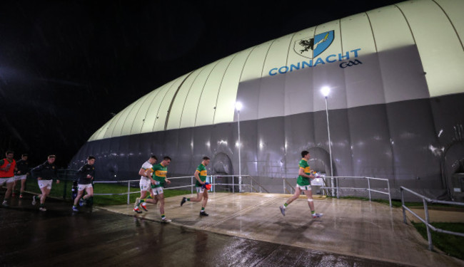 the-leitrim-team-arrive-for-the-game