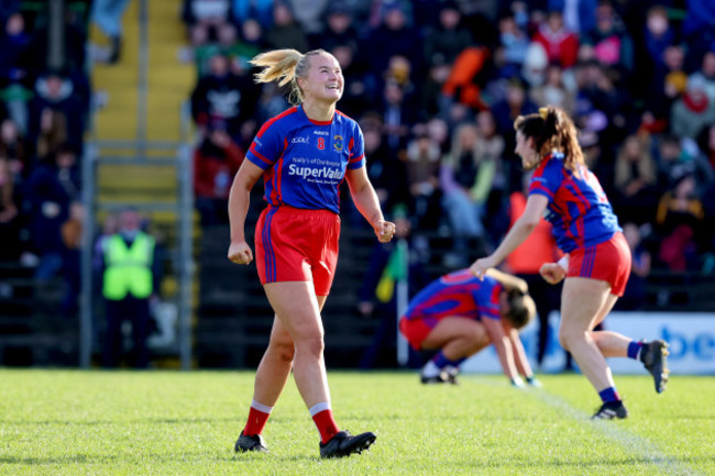 vikki-wall-celebrates-at-the-final-whistle