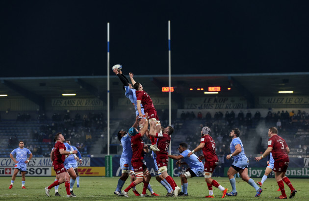loic-jacquet-and-jack-odonoghue-in-a-line-out