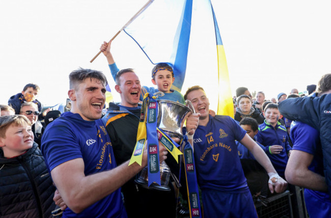 ian-maguire-and-steven-sherlock-celebrate-with-the-trophy-after-the-game