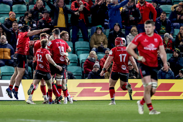 mike-lowry-celebrates-scoring-his-sides-fourth-try-with-teammates