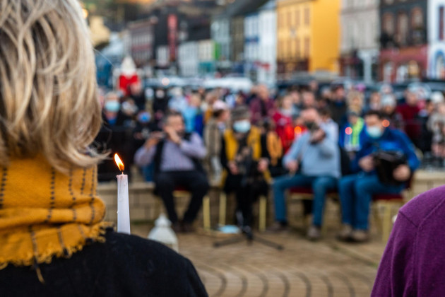 bantry-west-cork-ireland-16th-jan-2022-between-400-500-people-gathered-in-bantry-this-afternoon-to-hold-a-vigil-and-a-walk-in-memory-of-ashling-murphy-a-5-minute-silence-was-held-at-the-abbey-gr