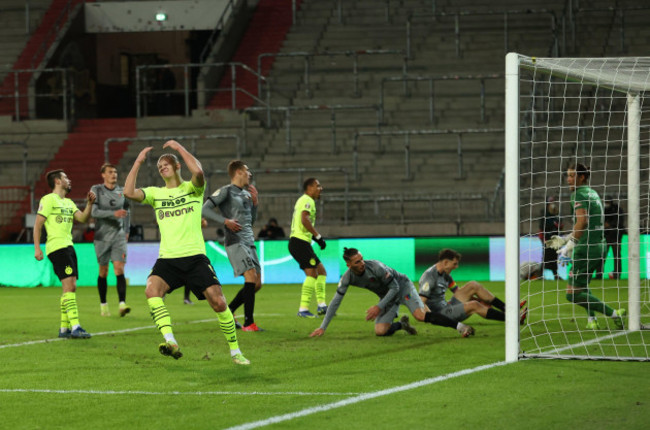 hamburg-germany-18th-jan-2022-soccer-dfb-cup-fc-st-pauli-borussia-dortmund-round-of-16-millerntor-stadium-dortmunds-erling-haaland-center-is-annoyed-about-a-missed-chance-he-scored-bu