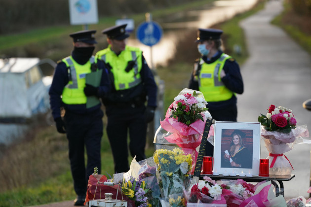 floral-tributes-laid-at-the-grand-canal-in-tullamore-co-offaly-where-primary-school-teacher-ashling-murphy-was-found-dead-after-going-for-a-run-on-wednesday-afternoon-picture-date-wednesday-januar