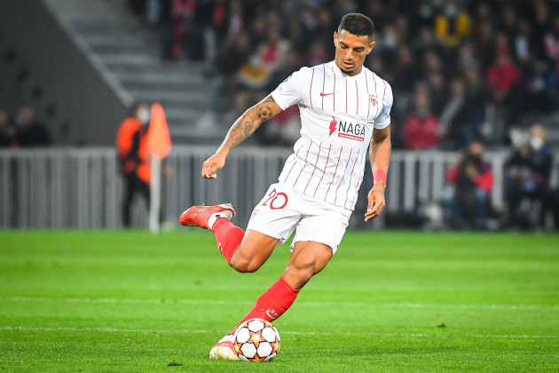 diego-carlos-of-sevilla-fc-during-the-uefa-champions-league-group-g-football-match-between-losc-lille-and-sevilla-fc-on-october-20-2021-at-pierre-mauroy-stadium-in-villeneuve-dascq-near-lille-fran
