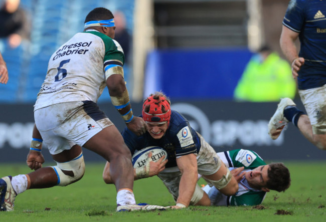 josh-van-der-flier-is-tackled-by-montpelliers-masivesi-dakuwaqa