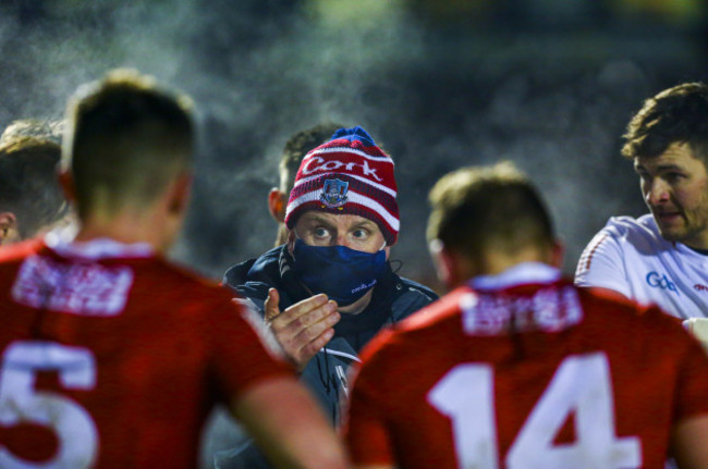 keith-ricken-speaks-to-his-players-during-the-half-time-break