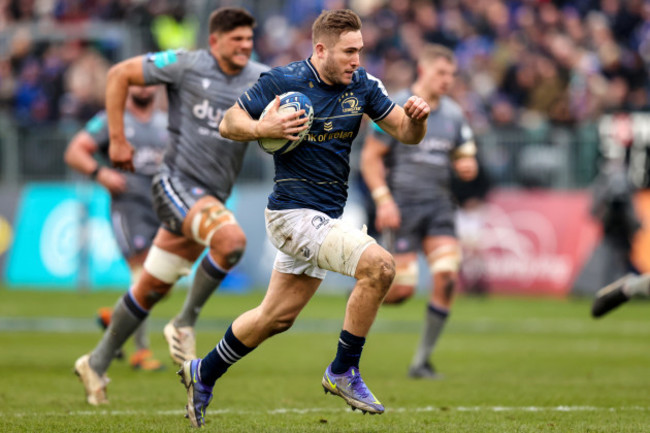 jordan-larmour-runs-in-a-try