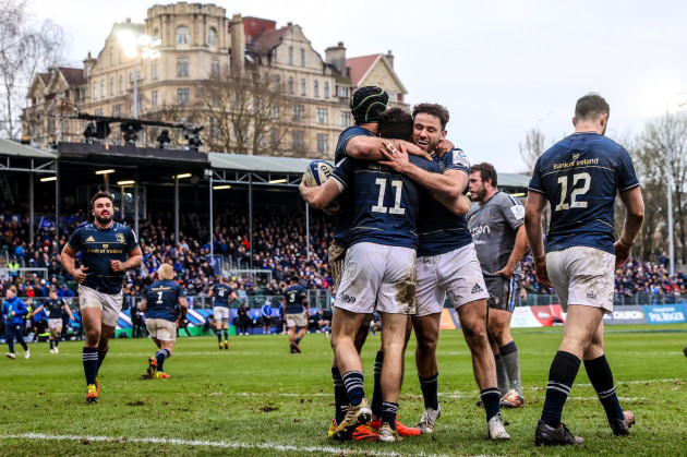 jimmy-obrien-celebrates-after-scoring-a-try-with-caelan-doris-and-hugo-keenan
