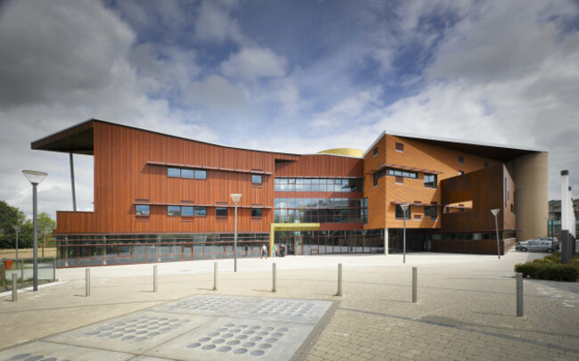 view-of-south-facade-showing-plaza-irish-world-academy-of-music-and-dance-limerick-ireland-architect-daniel-cordier-2010